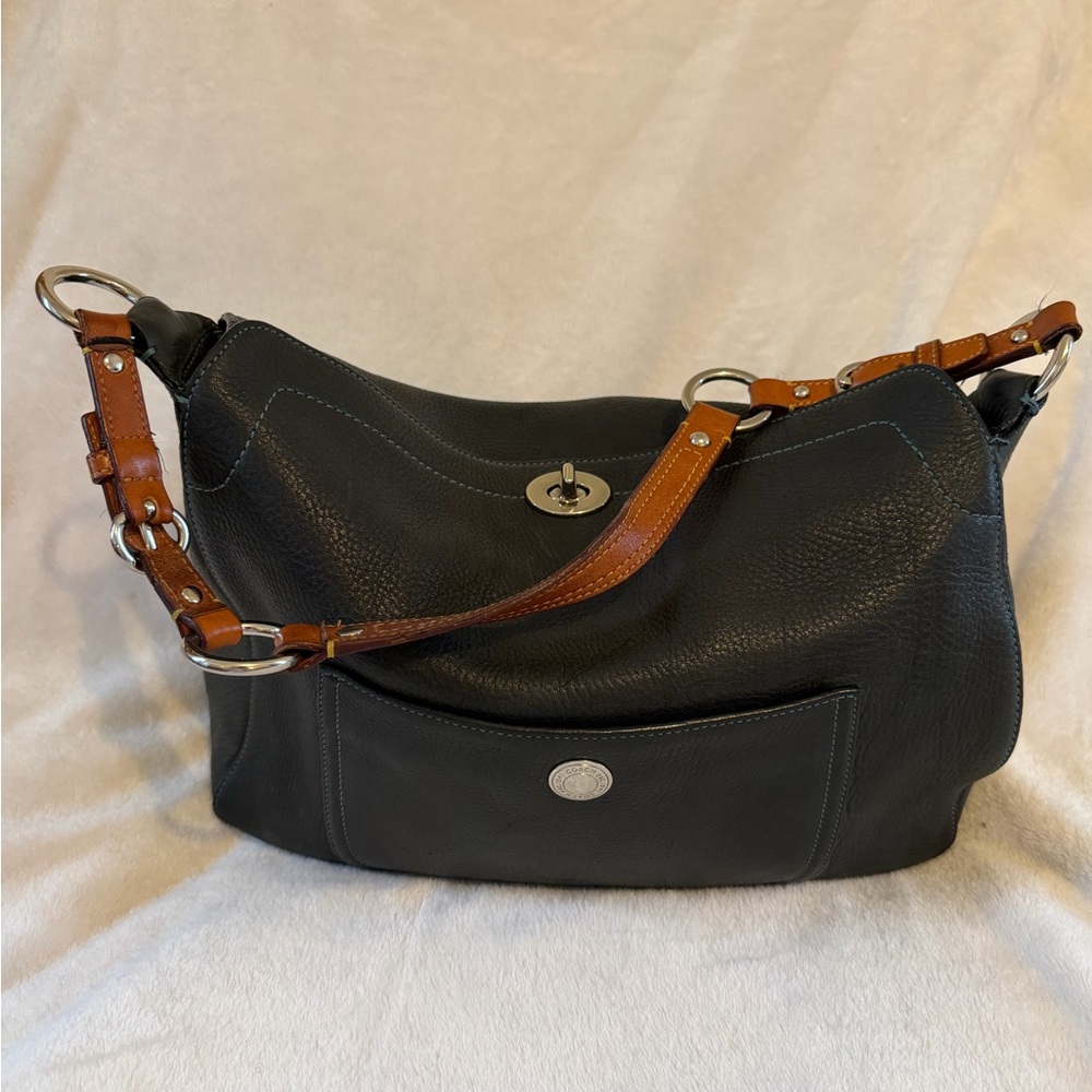 Coach vintage Chelsea turn-lock hobo soft pebbled leather bag. E05S-8A39